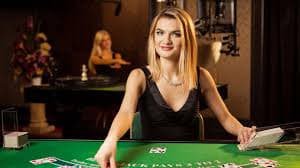 Live dealer conducting Hot Pot round on xo368 login studio